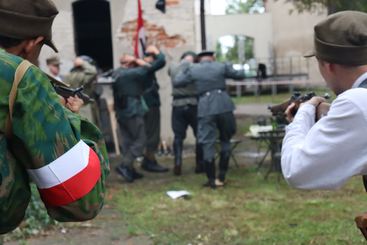 Inscenizacja historyczna i koncert patriotyczny podsumowały wieluńskie uroczystości związane z 80. rocznicą wybuchu Powstania Warszawskiego